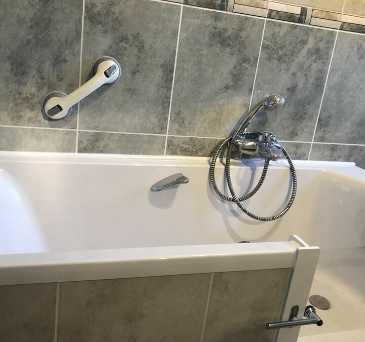 Porte de Baignoire à Metz : offrez-vous plus de confort et de sécurité avec CSD Solution et Rénovation